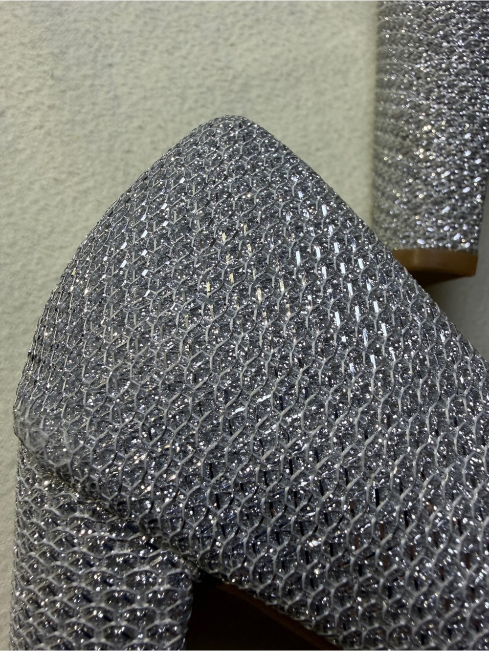 Jewel Badgley Mischka Silver Glitter Pumps Heels Size 7.5 Pointed Toe - Picture 6 of 13